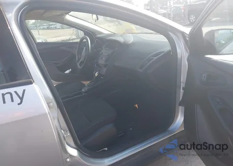 2016 Ford Focus S z USA, uszkodzony, nr VIN 1FADP3E29GL298555